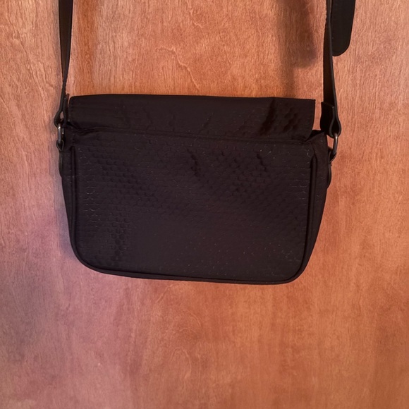 Baggallini black small crossbody bag purse - Picture 2 of 8